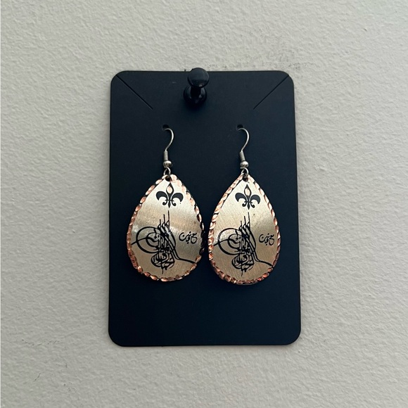 Hand Painted Japanese Earrings - Picture 1 of 2